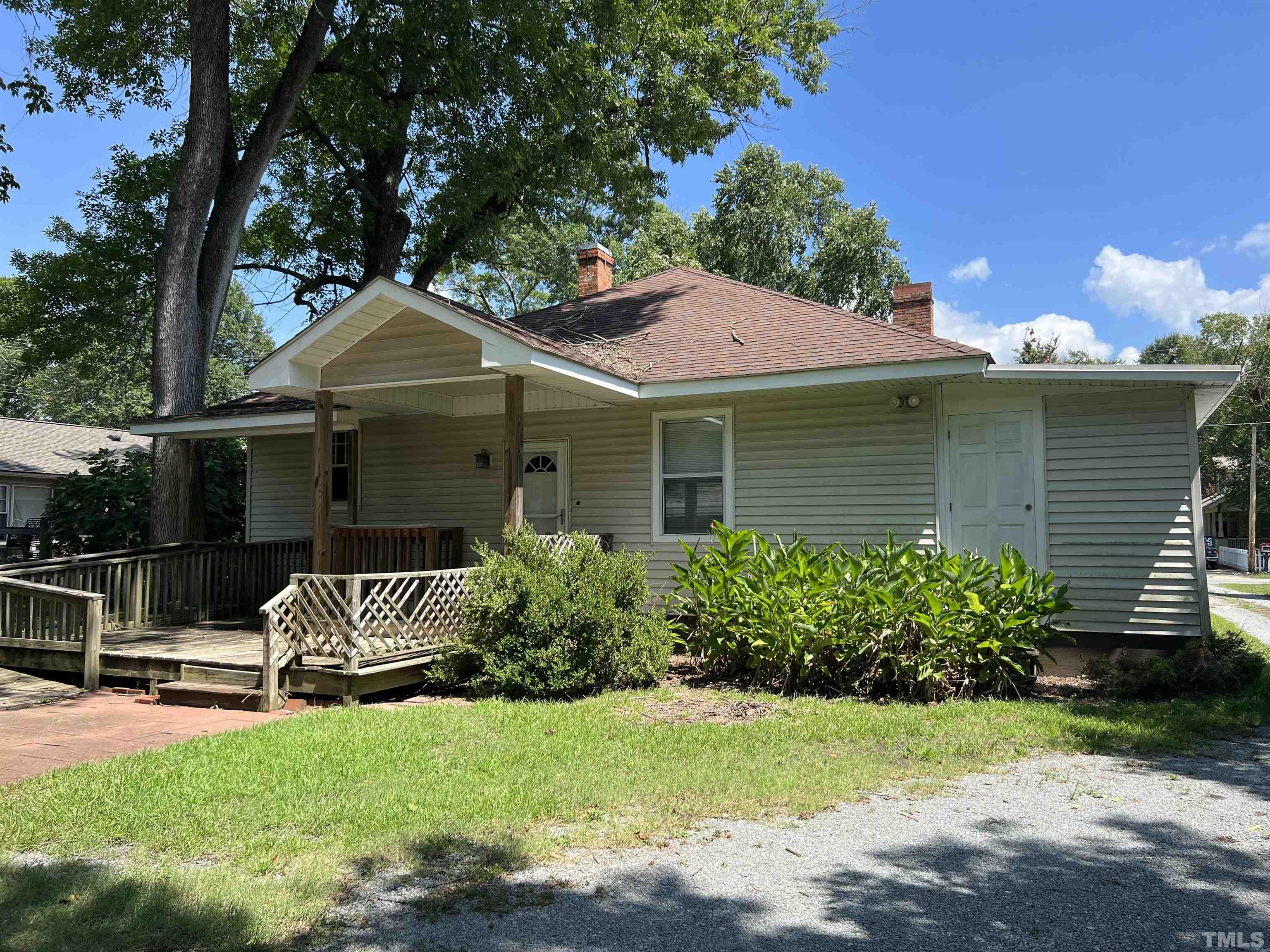 211 North 3rd Street Smithfield, NC 27577 - Photo 4 of 24