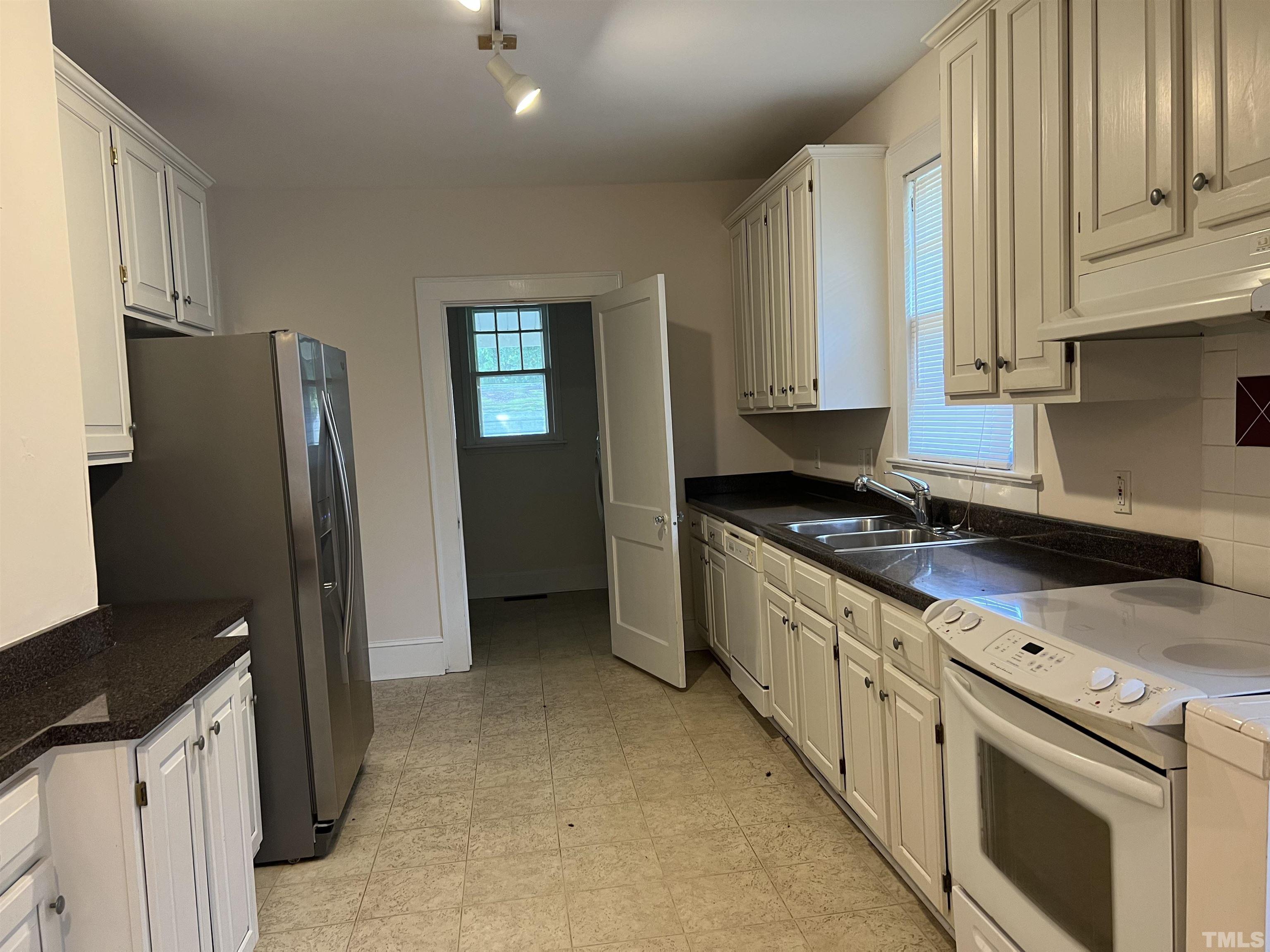 211 North 3rd Street Smithfield, NC 27577 - Photo 10 of 24