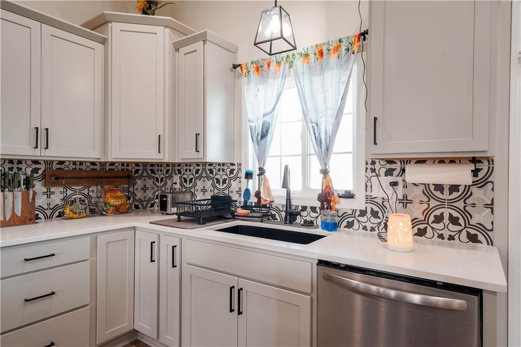 73 Southeast 451st Road Warrensburg, MO 64093 - Photo 5 of 28