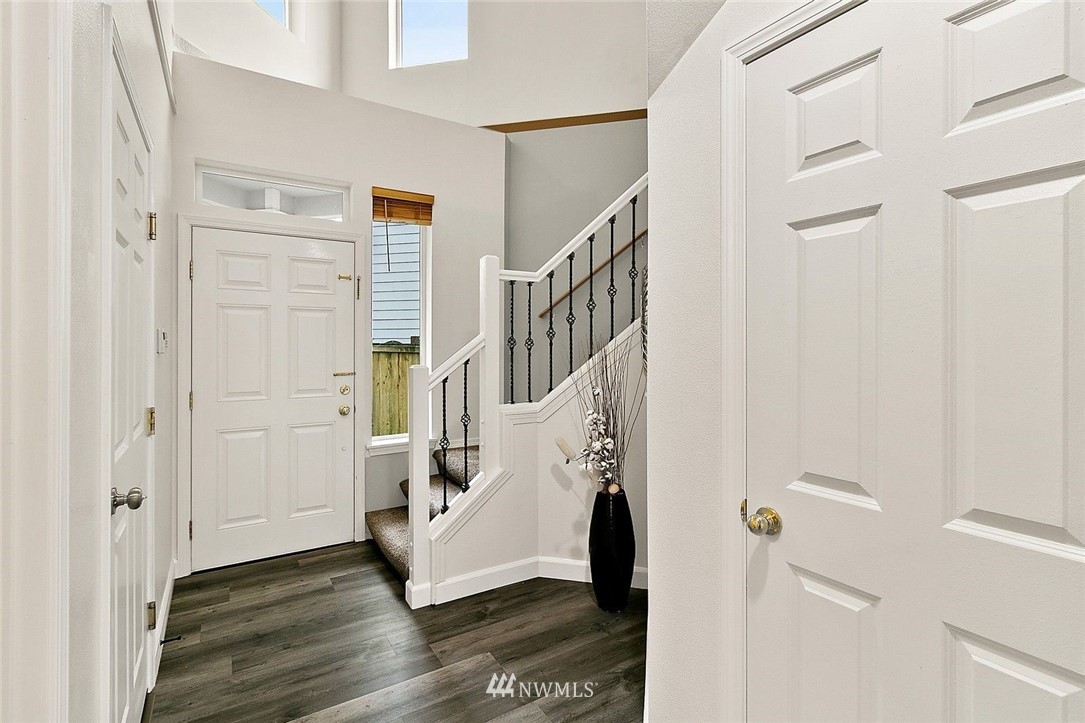 6131 Southeast 2nd Place Renton, WA 98059 - Photo 3 of 34
