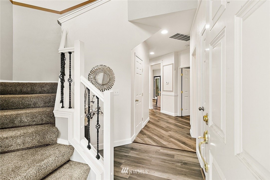 6131 Southeast 2nd Place Renton, WA 98059 - Photo 4 of 34