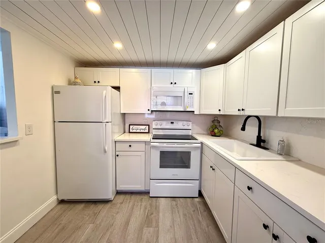 $115,000 | 1802 Bedford Lane, Unit 7, Sun City Center, FL 33573