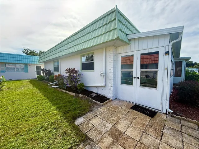 $115,000 | 1802 Bedford Lane, Unit 7, Sun City Center, FL 33573