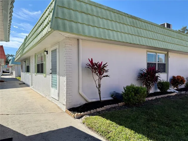 $115,000 | 1802 Bedford Lane, Unit 7, Sun City Center, FL 33573