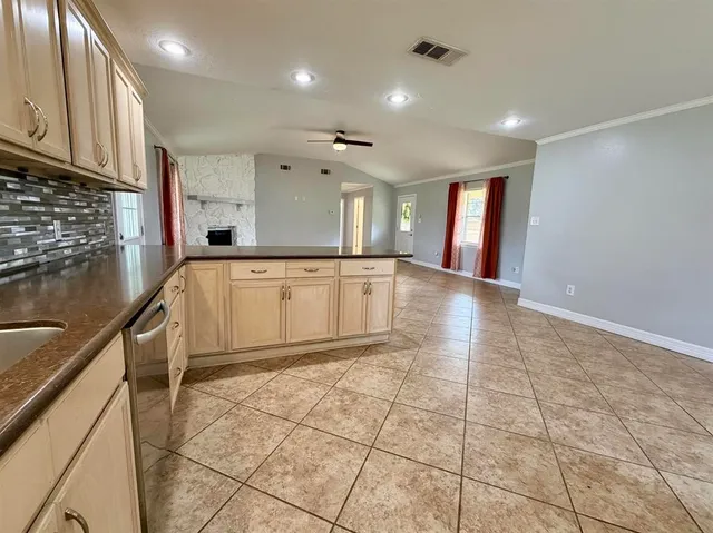 a view of entryway with kitchen