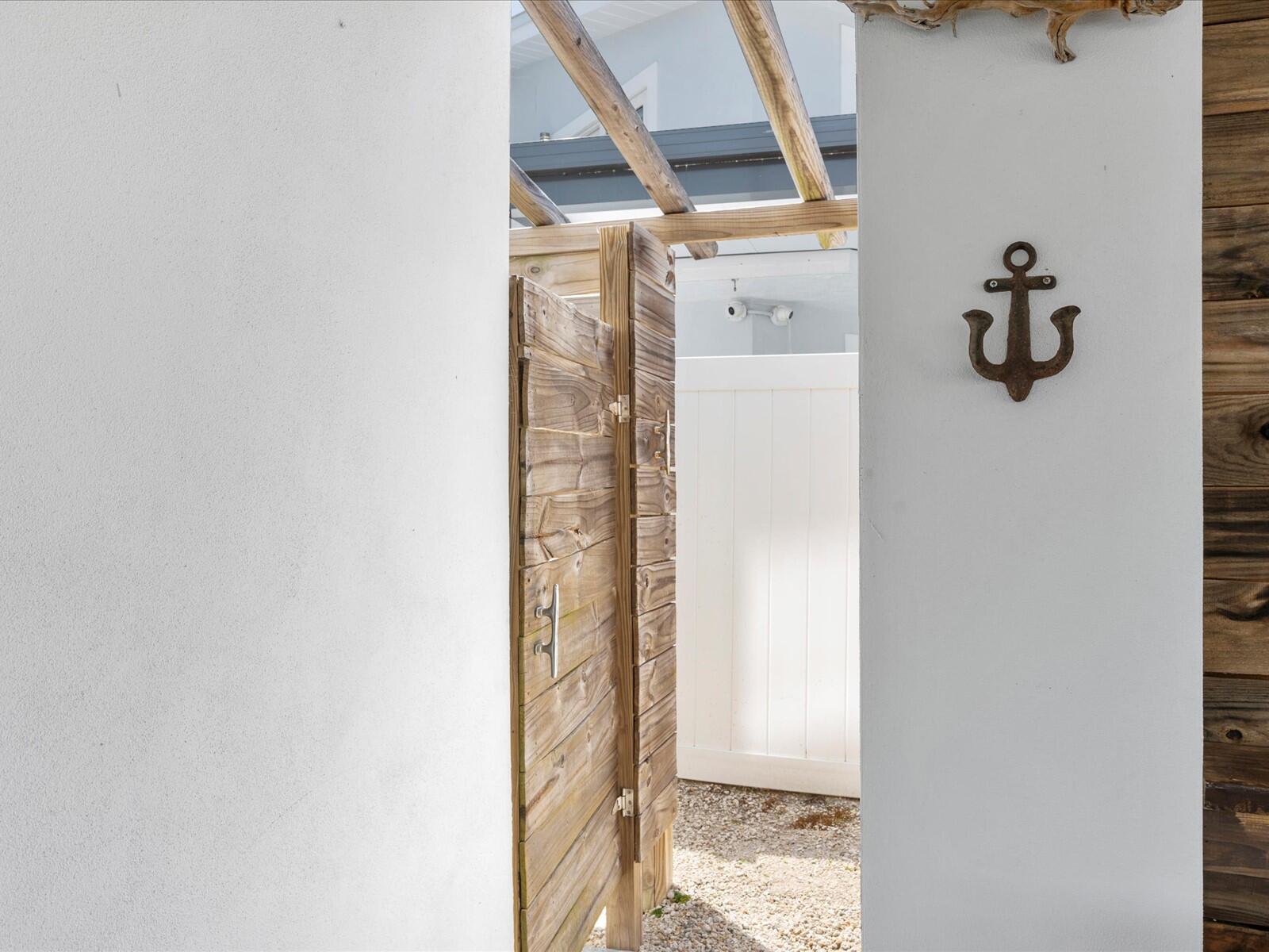 117 La Paloma Road Key Largo, FL 33037 - Photo 20 of 106 Outdoor Shower