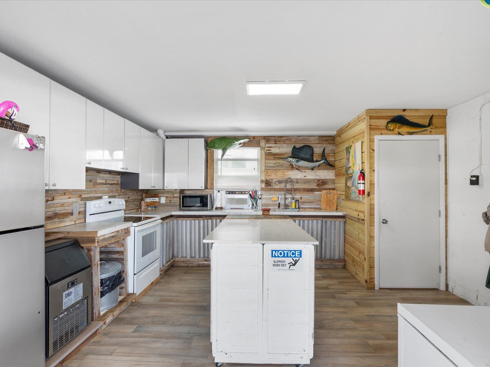 117 La Paloma Road Key Largo, FL 33037 - Photo 25 of 106 Ground Floor Interior Kitchen (Under AC)