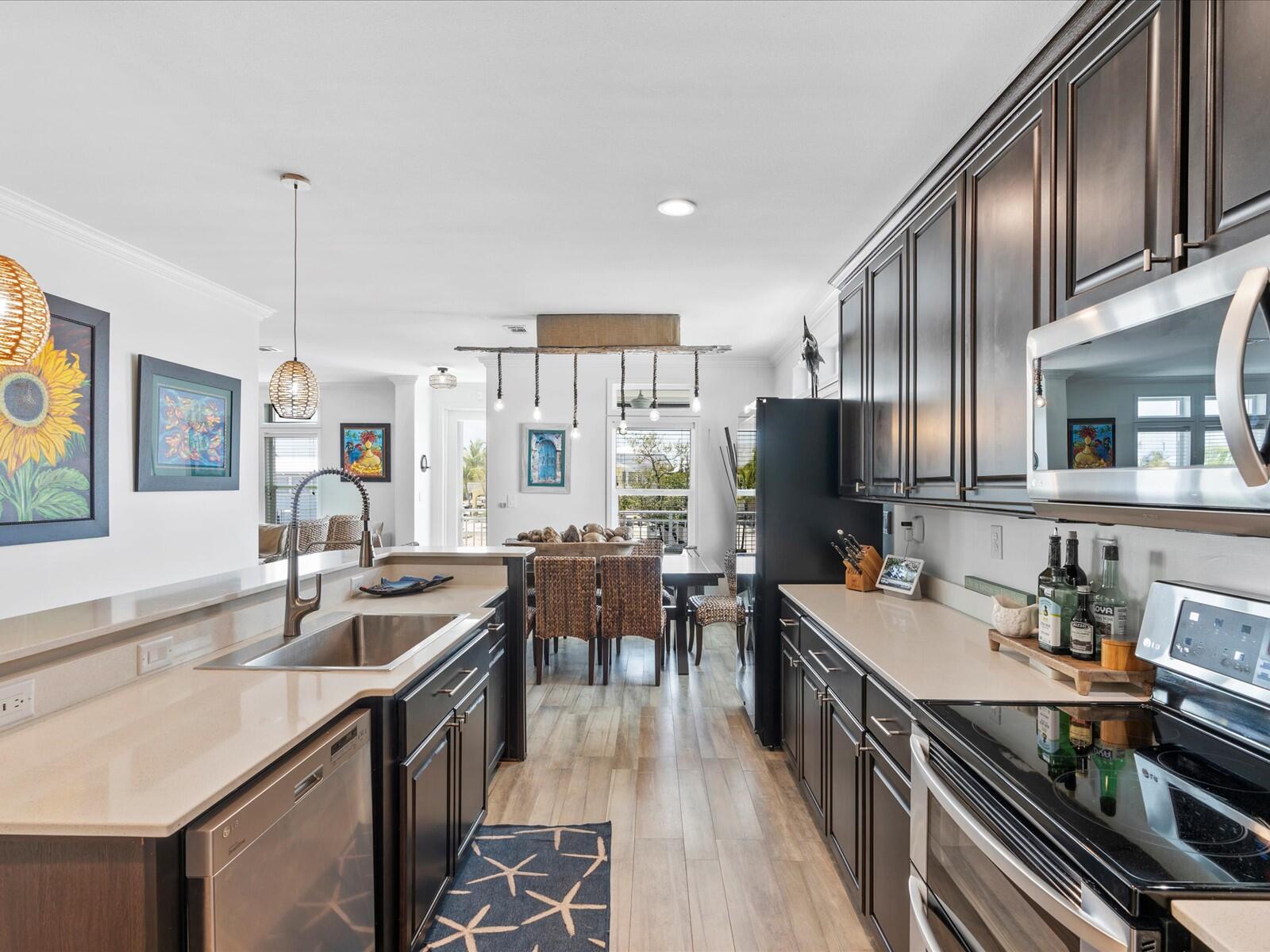 117 La Paloma Road Key Largo, FL 33037 - Photo 62 of 106 Kitchen & Dining