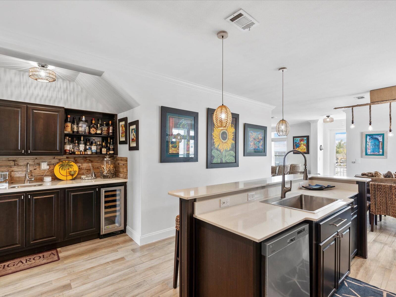 117 La Paloma Road Key Largo, FL 33037 - Photo 64 of 106 Kitchen & Bar