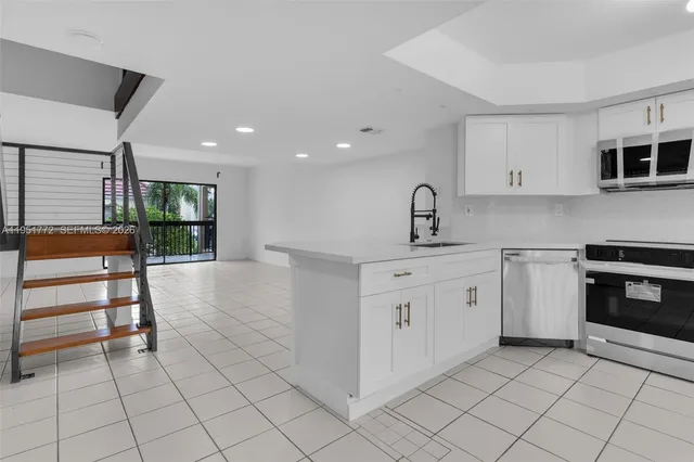 $2,700 | 8811 Southwest 130th Place, Unit 204, Miami, FL 33186