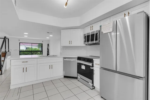 $2,700 | 8811 Southwest 130th Place, Unit 204, Miami, FL 33186