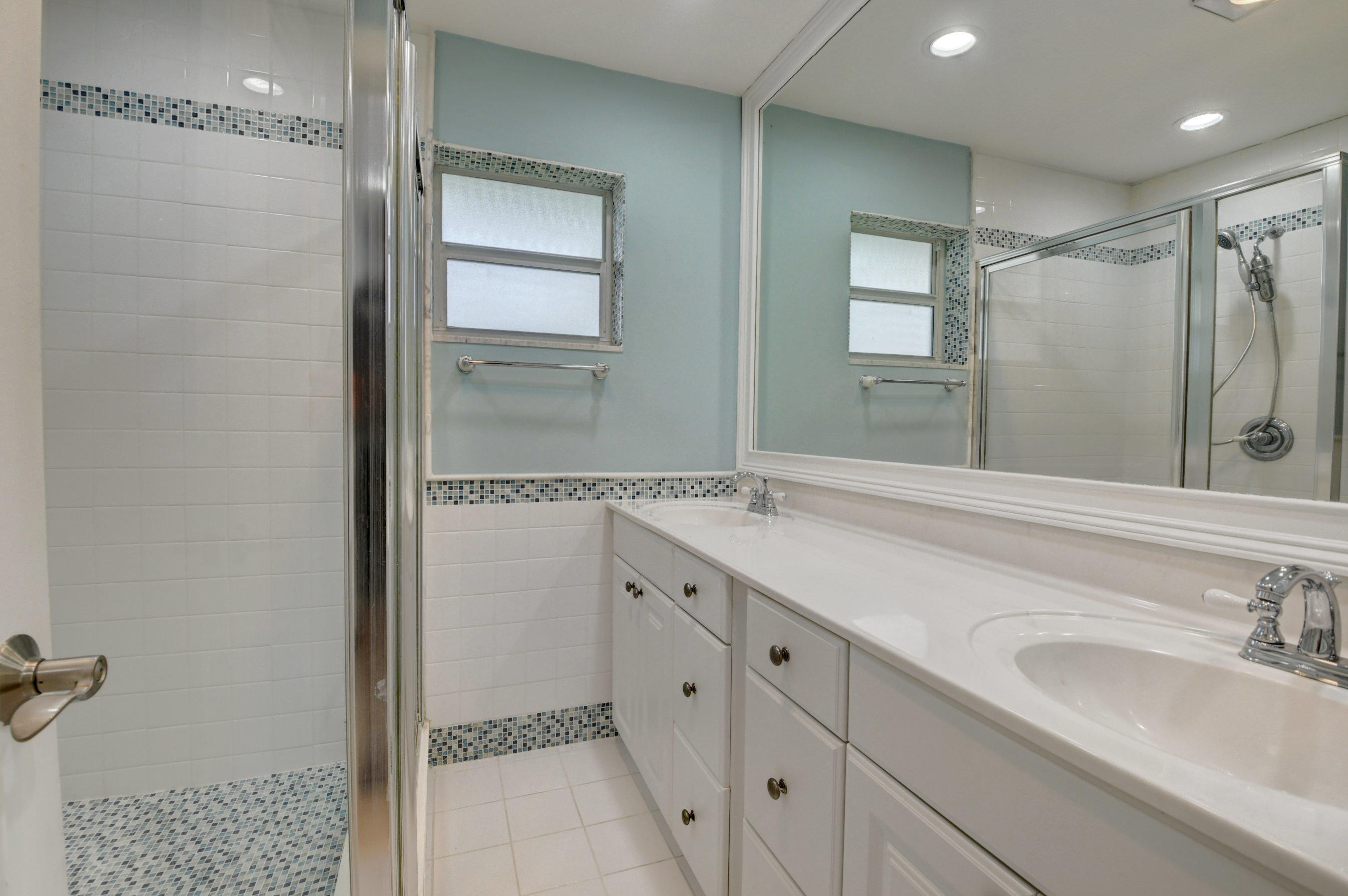 Main Bathroom 1