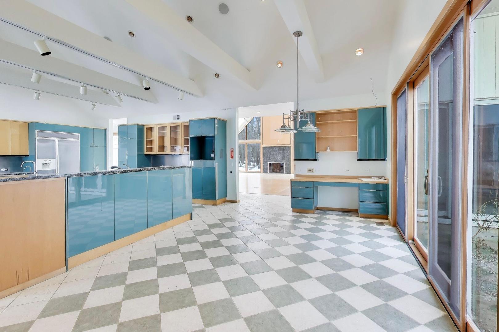 7716 Crystal Springs Road Crystal Lake, IL 60012 - Photo 10 of 85