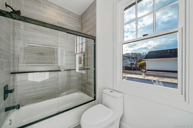 $6,000 | 24 Skillman Street, Unit UPPR, Roslyn, NY 11576