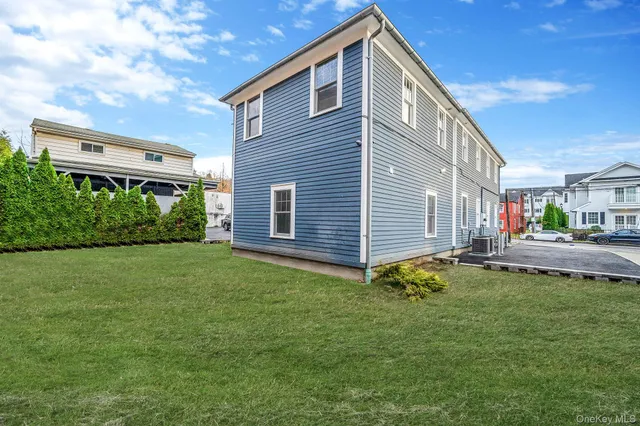 $6,000 | 24 Skillman Street, Unit UPPR, Roslyn, NY 11576