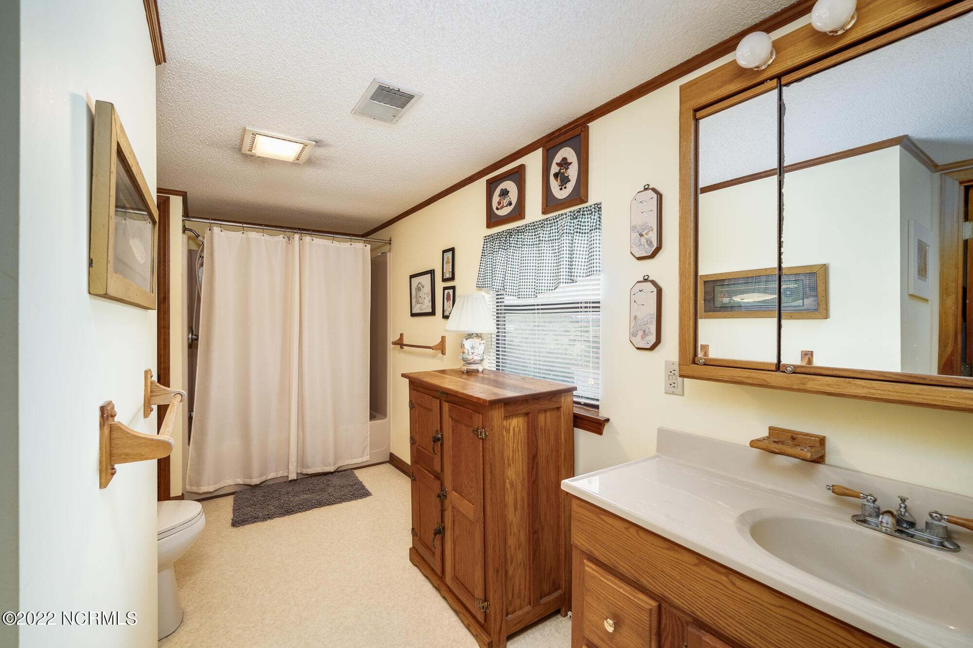 216 Peninsula Manor Road Hubert, NC 28539 - Photo 27 of 54 Full bath - Jack and Jill bath