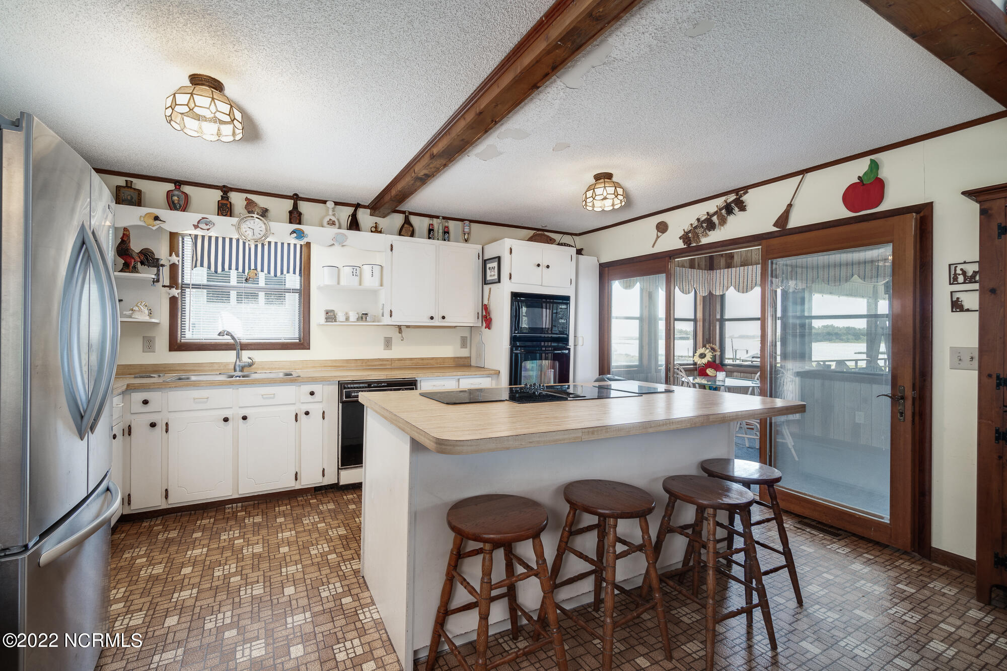 216 Peninsula Manor Road Hubert, NC 28539 - Photo 9 of 54 Kitchen with Island