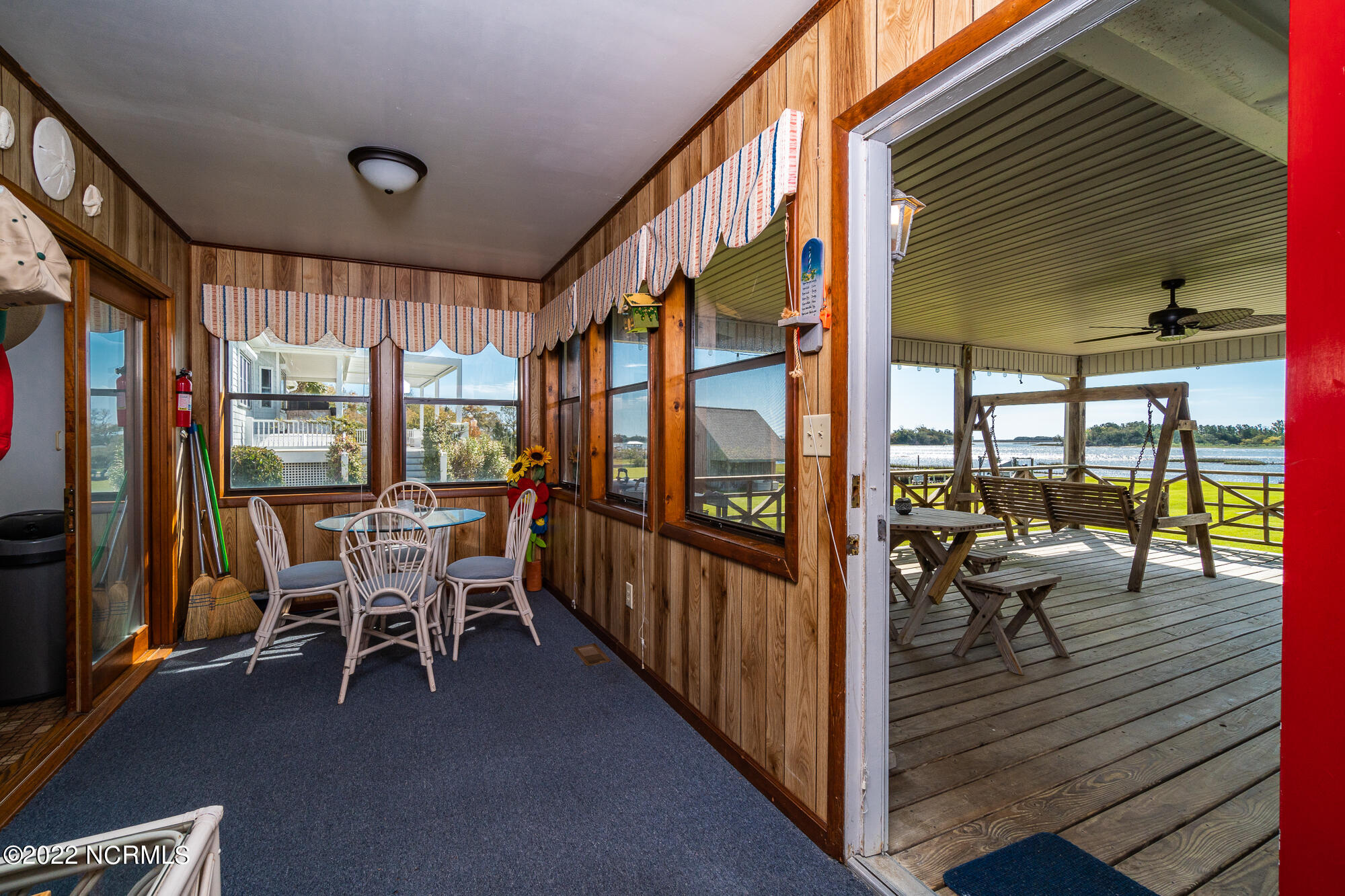 216 Peninsula Manor Road Hubert, NC 28539 - Photo 10 of 54 Sun porch