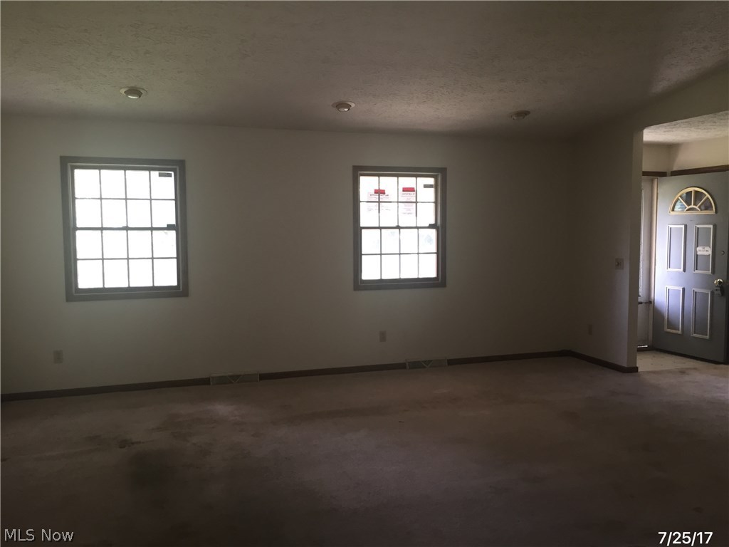 6790 Navarre Road Southwest Massillon, OH 44646 - Photo 5 of 14