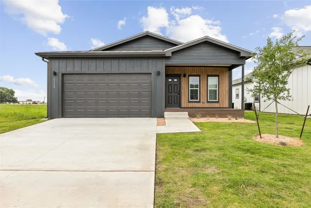 $285,000 | 2028 Applewood Drive, Lockhart, TX 78644