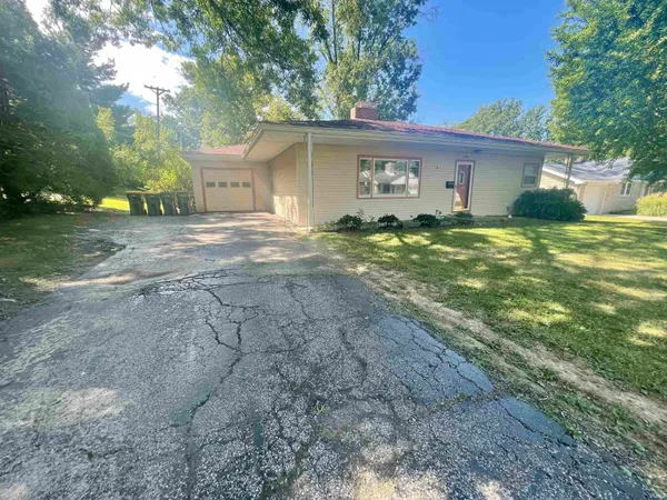 $2,700 | 1822 East 2nd Street, Bloomington, IN 47401