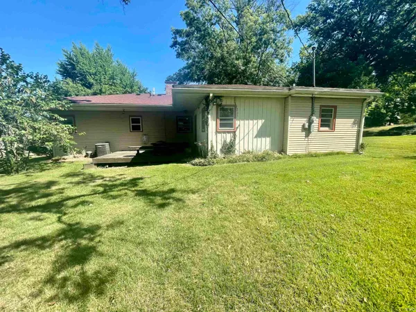 $2,700 | 1822 East 2nd Street, Bloomington, IN 47401