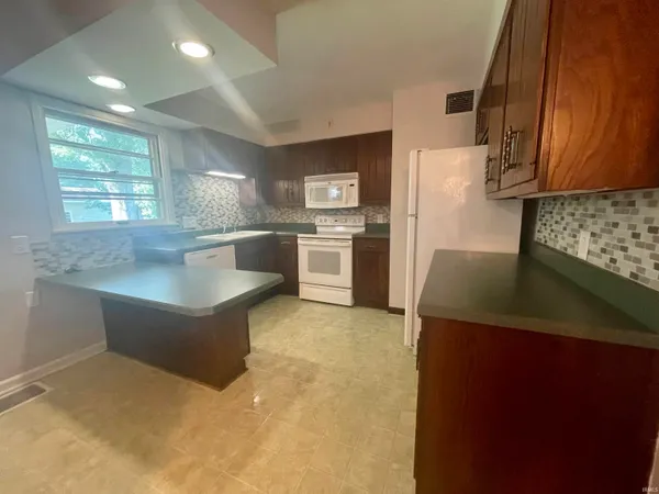 $2,700 | 1822 East 2nd Street, Bloomington, IN 47401