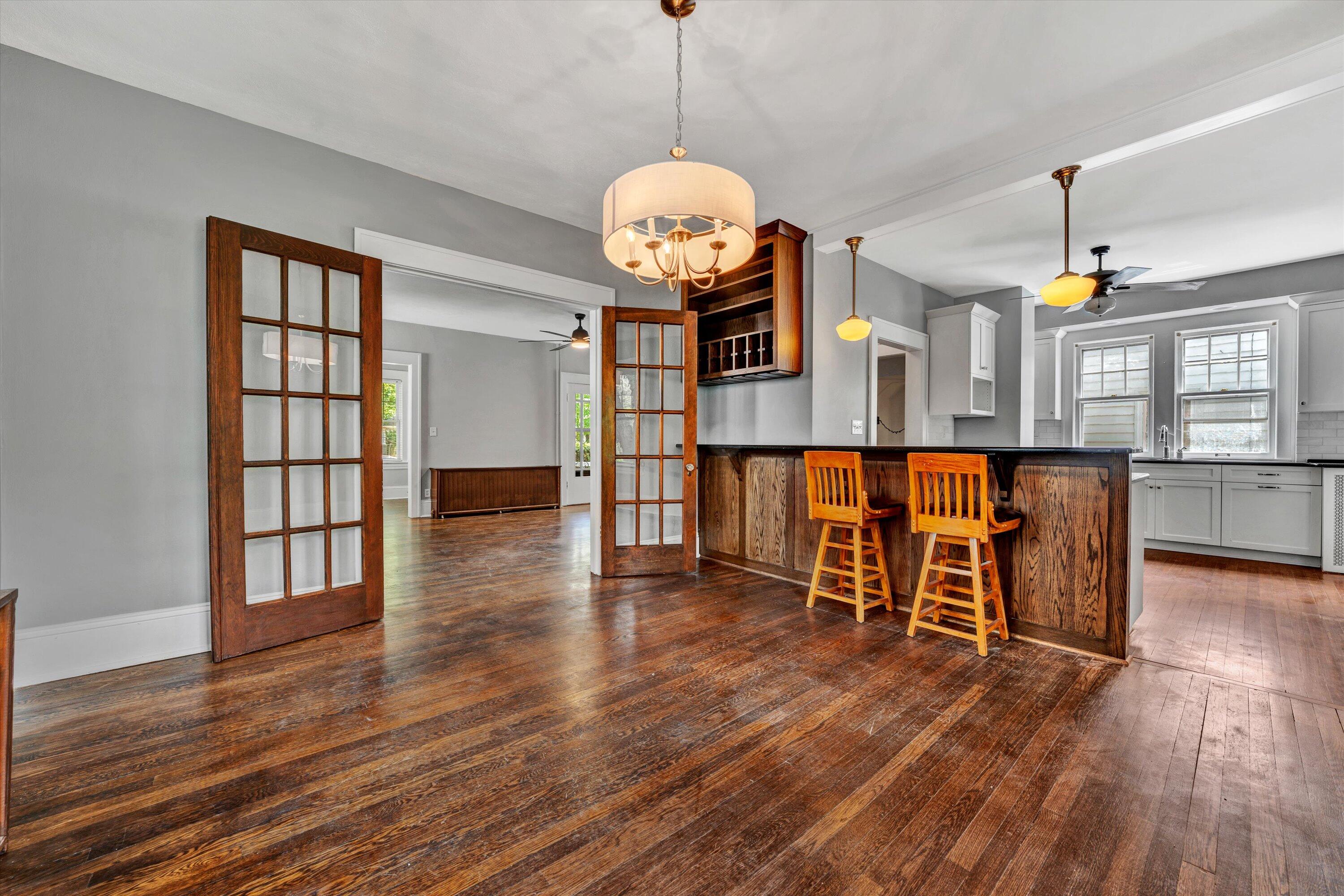 1833 Avon Road Southwest Roanoke, VA 24015 - Photo 10 of 41 11-071820240051