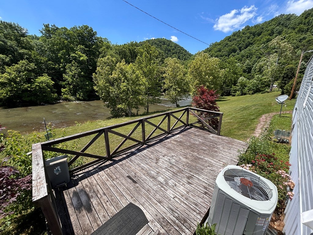 2364 Cedar Cliff Road Honaker, VA 24260 - Photo 2 of 27 Gallery Image 2