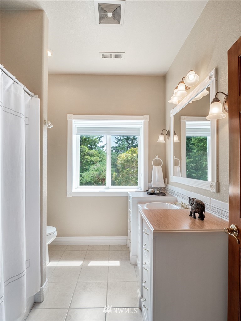 2599 Seminary Hill Road Centralia, WA 98531 - Photo 11 of 29 a bathroom with a tub sink and window