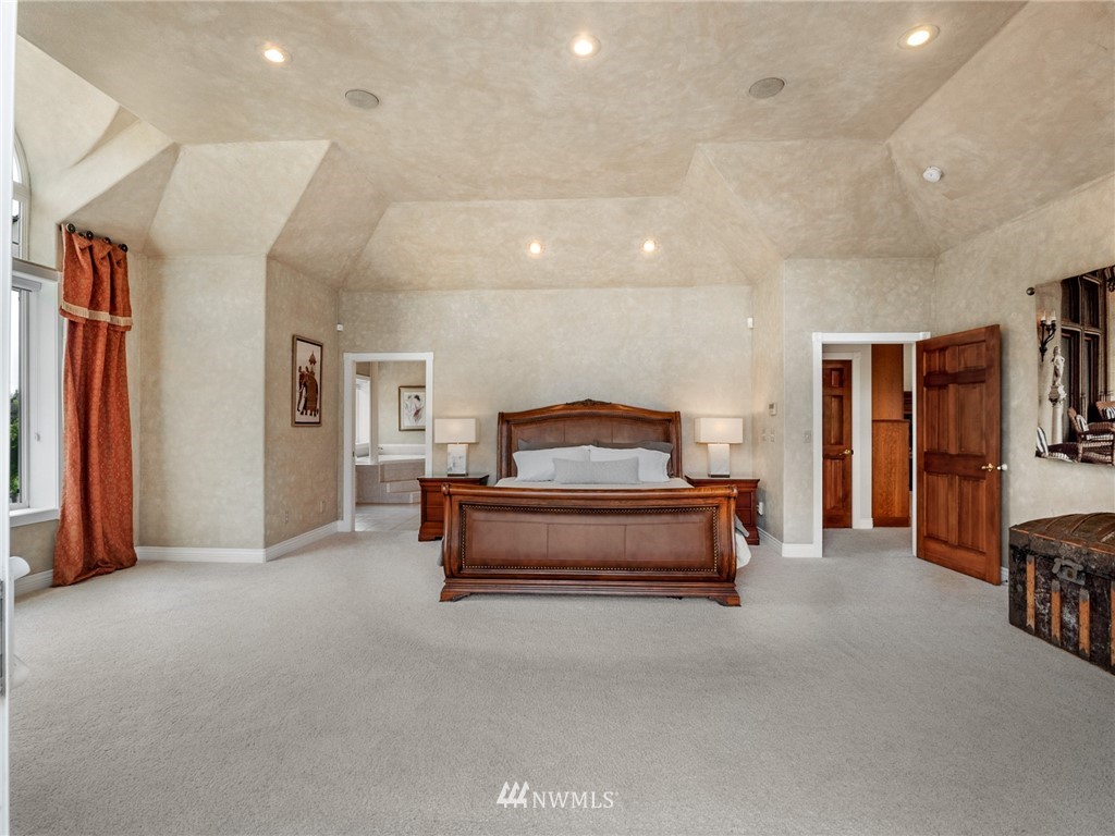2599 Seminary Hill Road Centralia, WA 98531 - Photo 19 of 29 a living room with furniture and a couch