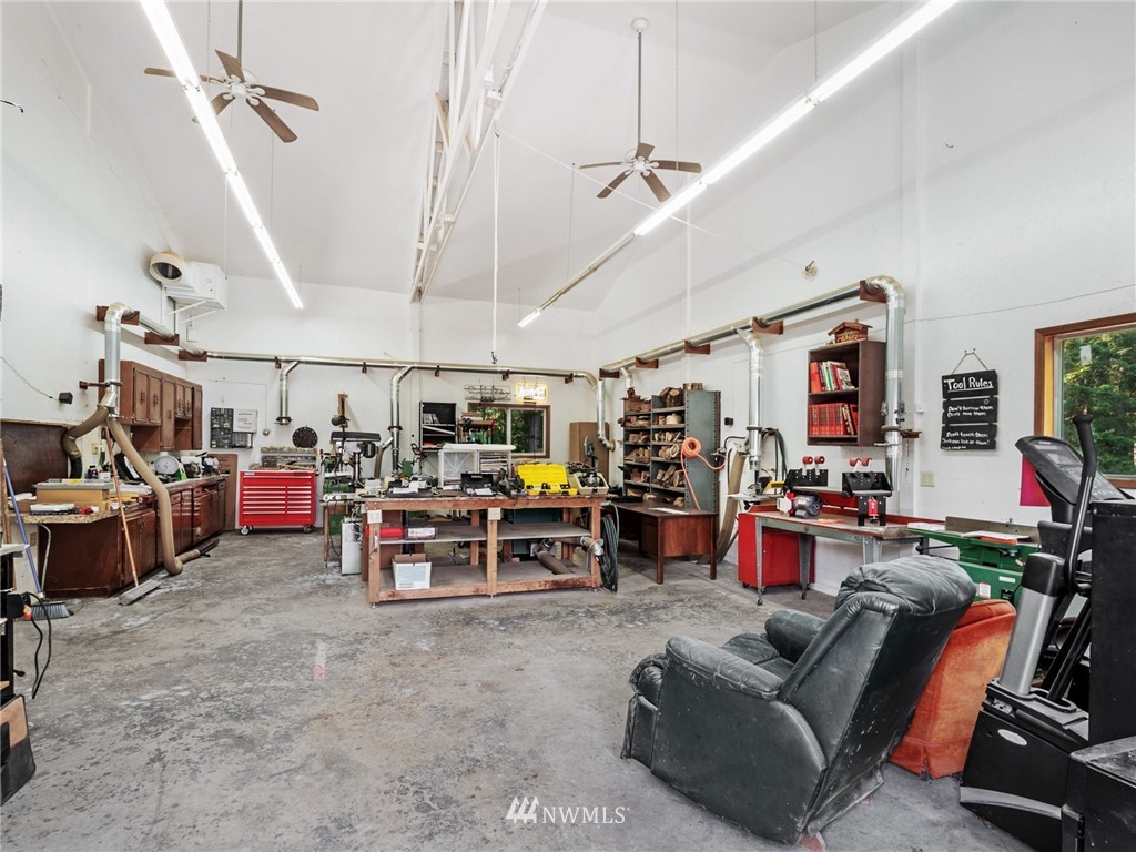 2599 Seminary Hill Road Centralia, WA 98531 - Photo 24 of 29 a living room with lots of furniture