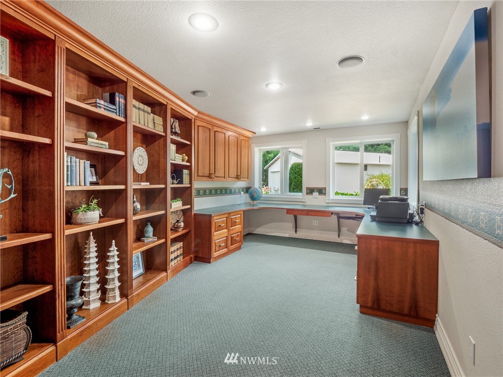 2599 Seminary Hill Road Centralia, WA 98531 - Photo 25 of 29 a living room with furniture and a book shelf
