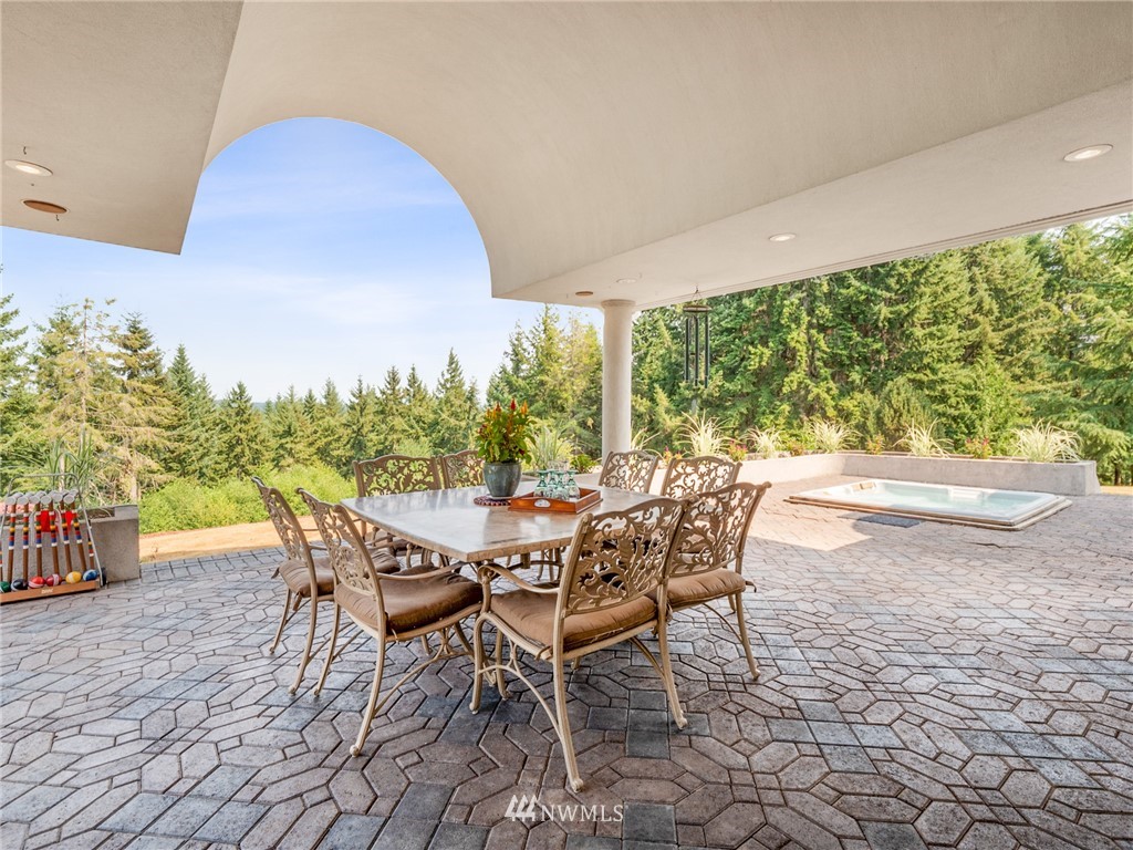 2599 Seminary Hill Road Centralia, WA 98531 - Photo 28 of 29 a view of a patio with table and chairs and potted plants