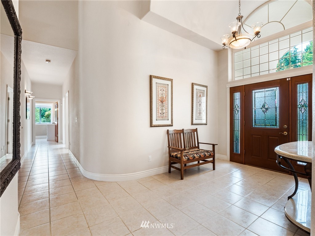 2599 Seminary Hill Road Centralia, WA 98531 - Photo 4 of 29 a living room with furniture