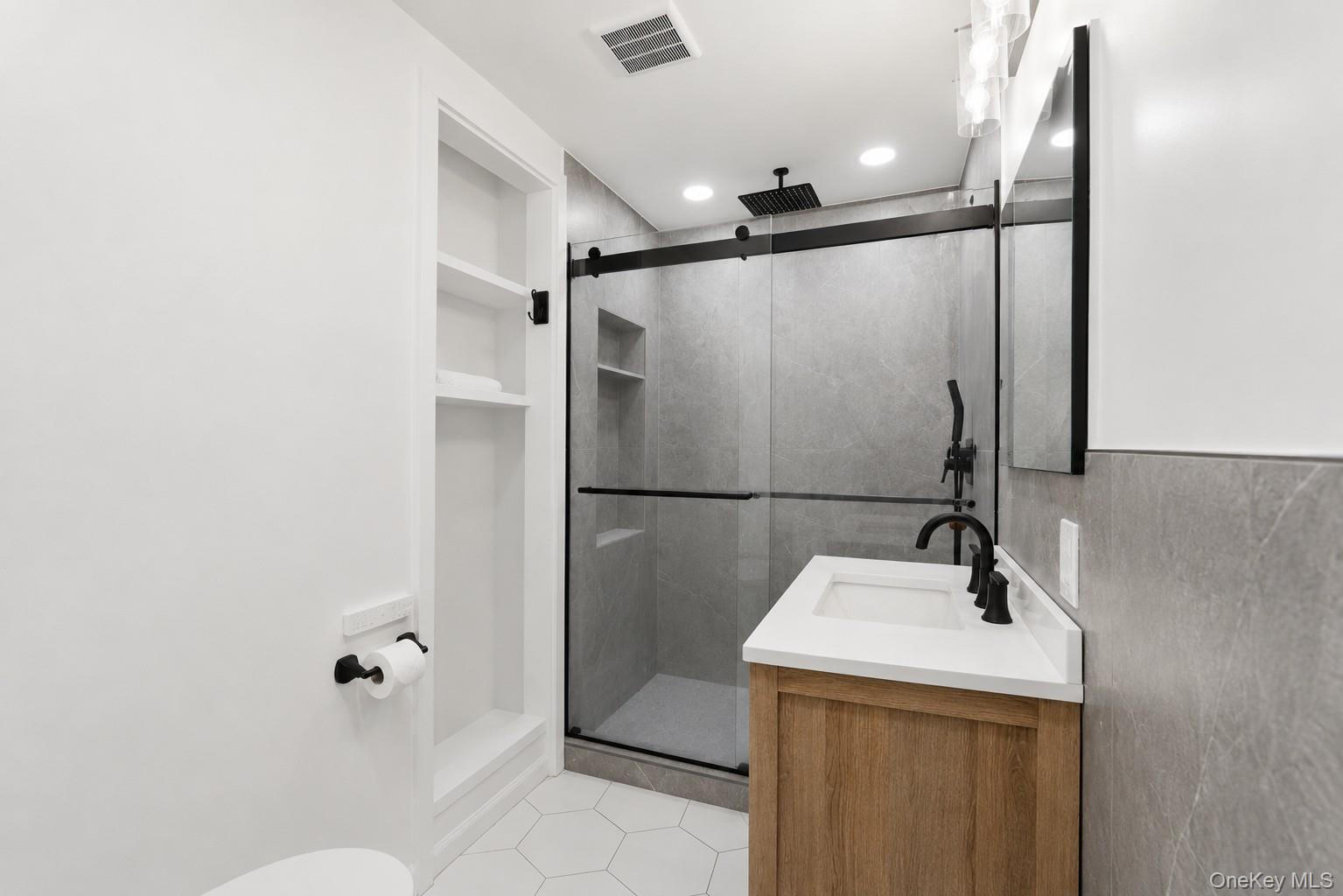 2 Bell Place Rye Brook, NY 10573 - Photo 35 of 41 2nd floor full bath