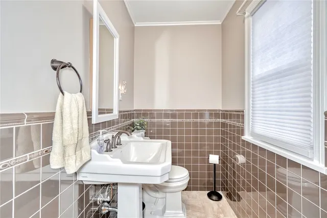 $315,000 | 248 Chestnut Hill Drive, Irondequoit, NY 14617