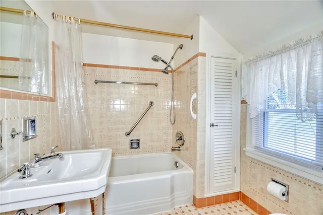 $315,000 | 248 Chestnut Hill Drive, Irondequoit, NY 14617