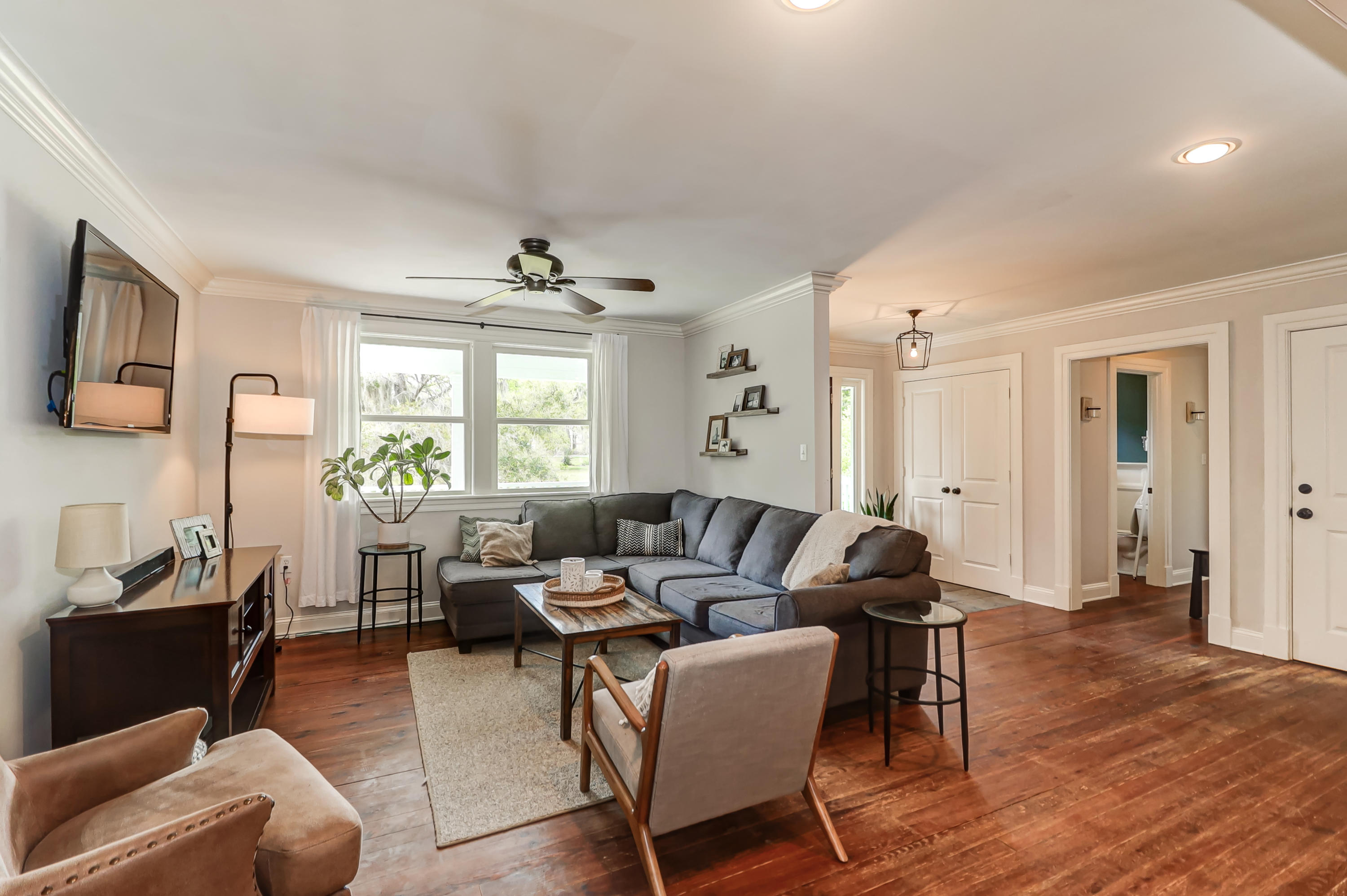 6717 Bears Bluff Road Wadmalaw Island, SC 29487 - Photo 11 of 48 Living Room