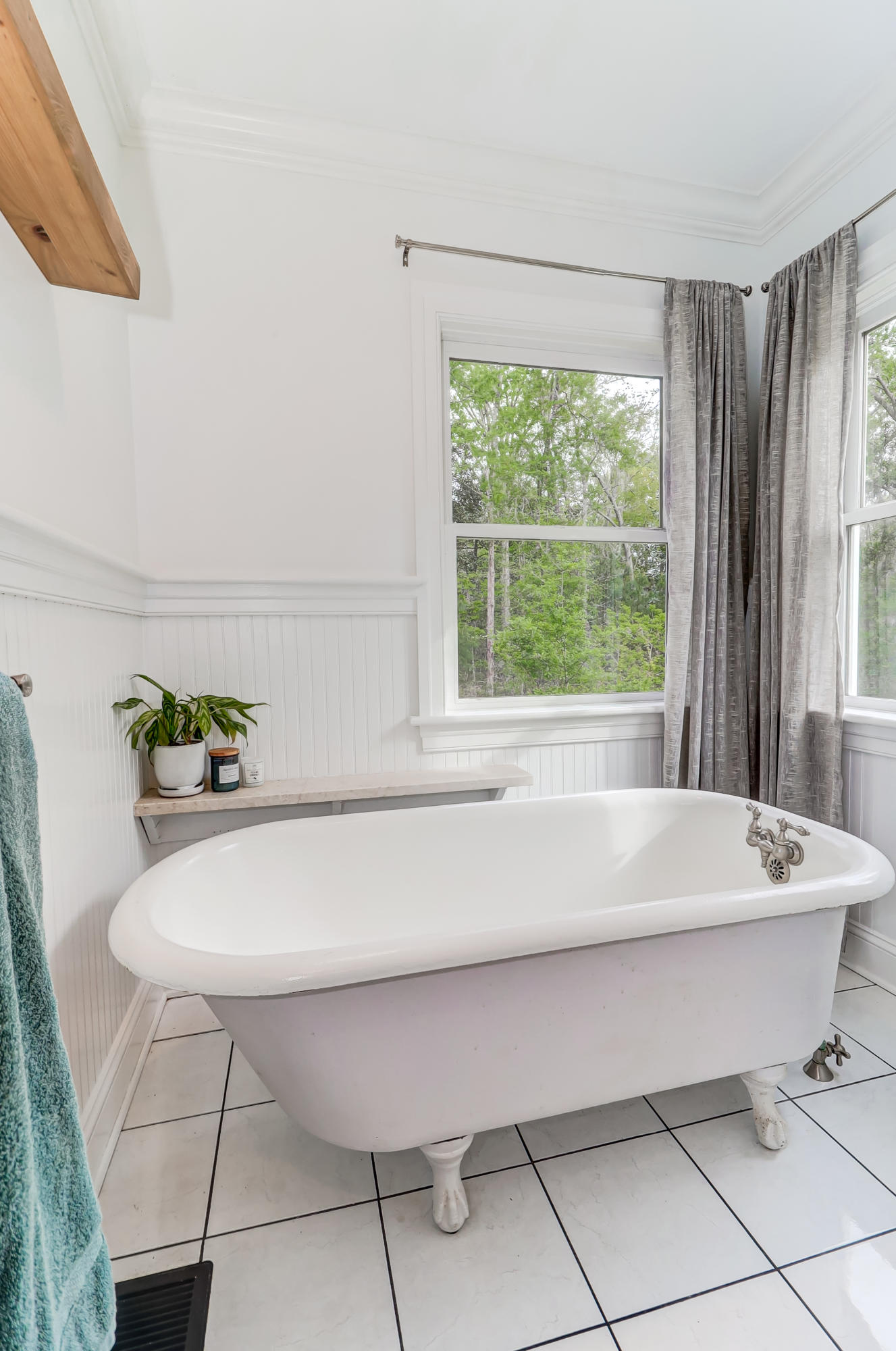 6717 Bears Bluff Road Wadmalaw Island, SC 29487 - Photo 34 of 48 Master Tub