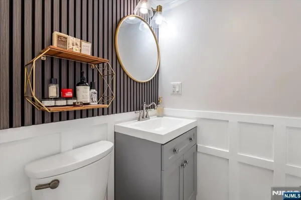 $765,000 | 502 6th Avenue, Lyndhurst, NJ 07071