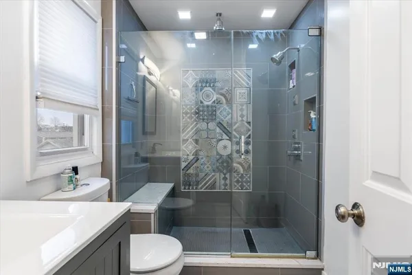 $765,000 | 502 6th Avenue, Lyndhurst, NJ 07071