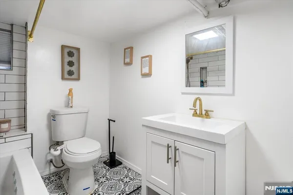 $765,000 | 502 6th Avenue, Lyndhurst, NJ 07071