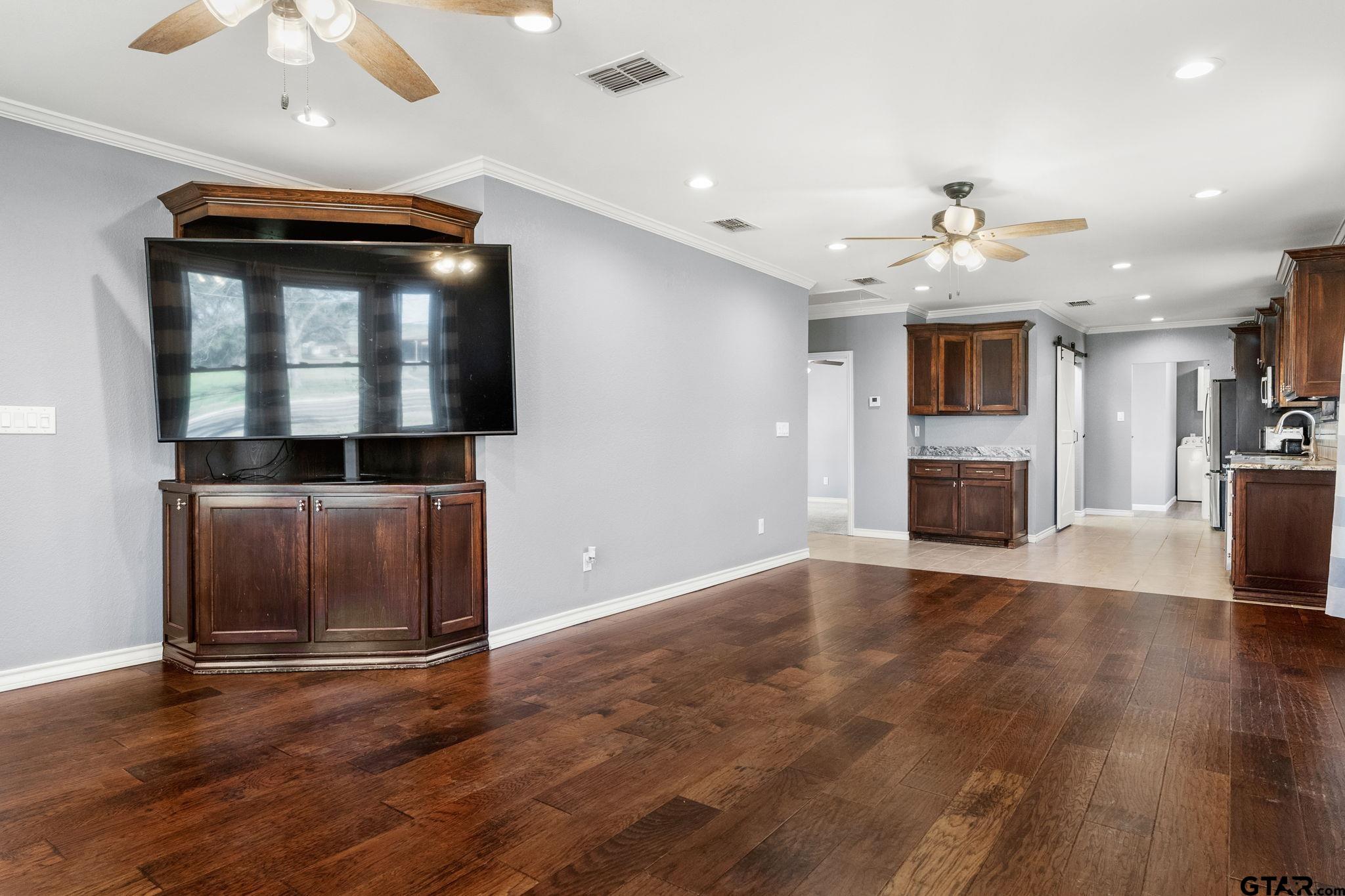 605 Dallas Street Winona, TX 75792 - Photo 3 of 25