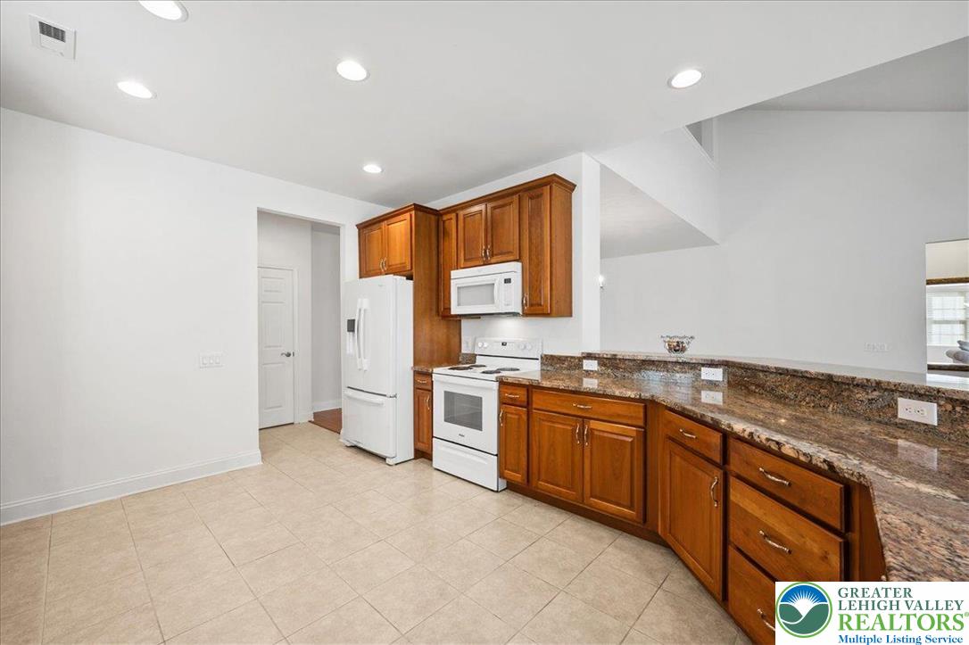 2616 Pioneer Road Bethlehem, PA 18017 - Photo 15 of 58 Kitchen, Granite, recessed lights
