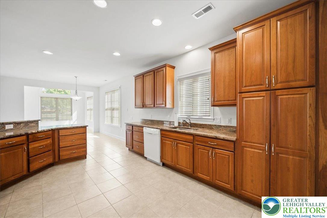 2616 Pioneer Road Bethlehem, PA 18017 - Photo 16 of 58 Kitchen, Granite, recessed lights