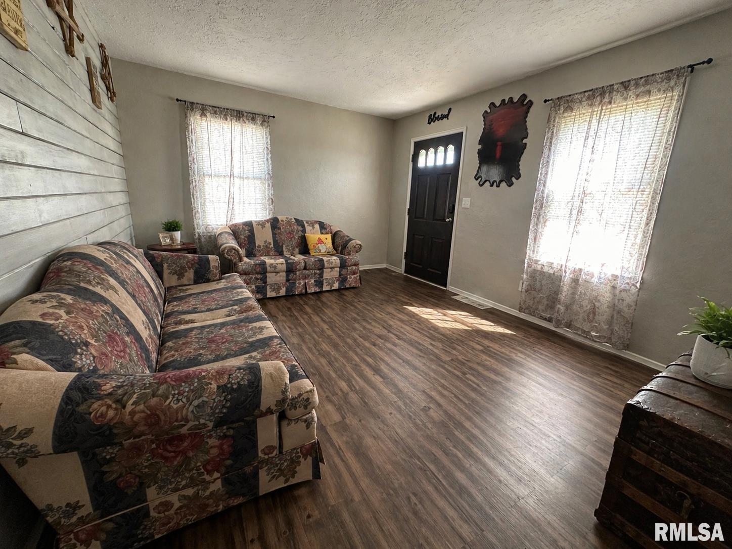 270 Thompson Court Canton, IL 61520 - Photo 2 of 7