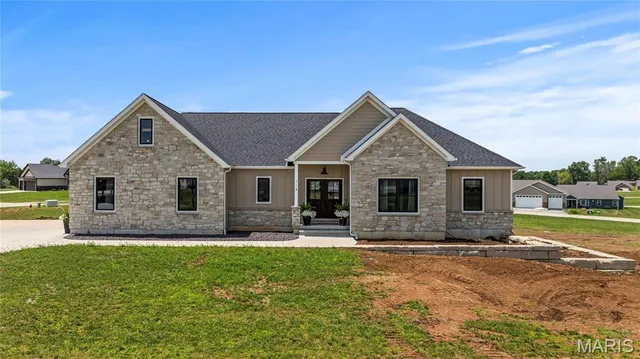 $549,900 | 714 Magnolia Lane, Farmington, MO 63640