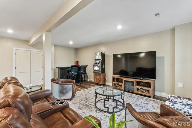 $549,900 | 714 Magnolia Lane, Farmington, MO 63640