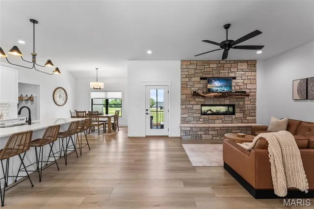 $549,900 | 714 Magnolia Lane, Farmington, MO 63640